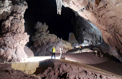Phát hiện hang động lớn và đẹp nhất thế giới