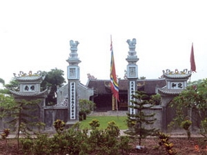 Di tích lịch sử văn hóa đền Cố Trạch (Nam Định)